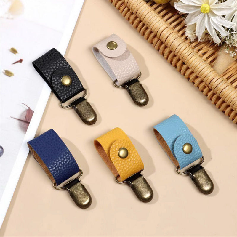 Foliroses™ Artisan Leather Hat Clip – Luxury Anti-Loss Travel Holder & Handbag Pendant